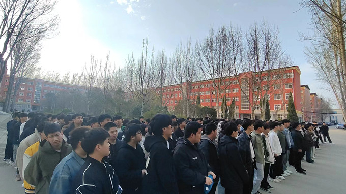 學生聽總結認真_副本.jpg